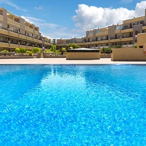 la-perla-beach-apt-with-pool.tenerifehoteles.net/